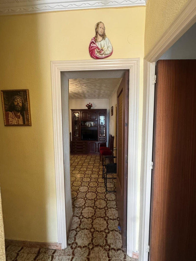 8 bedroom Townhouse for sale