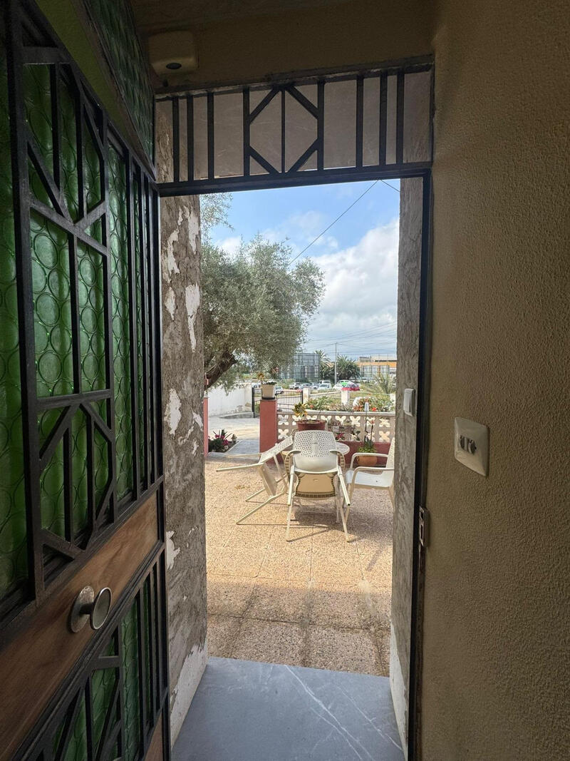 8 bedroom Townhouse for sale
