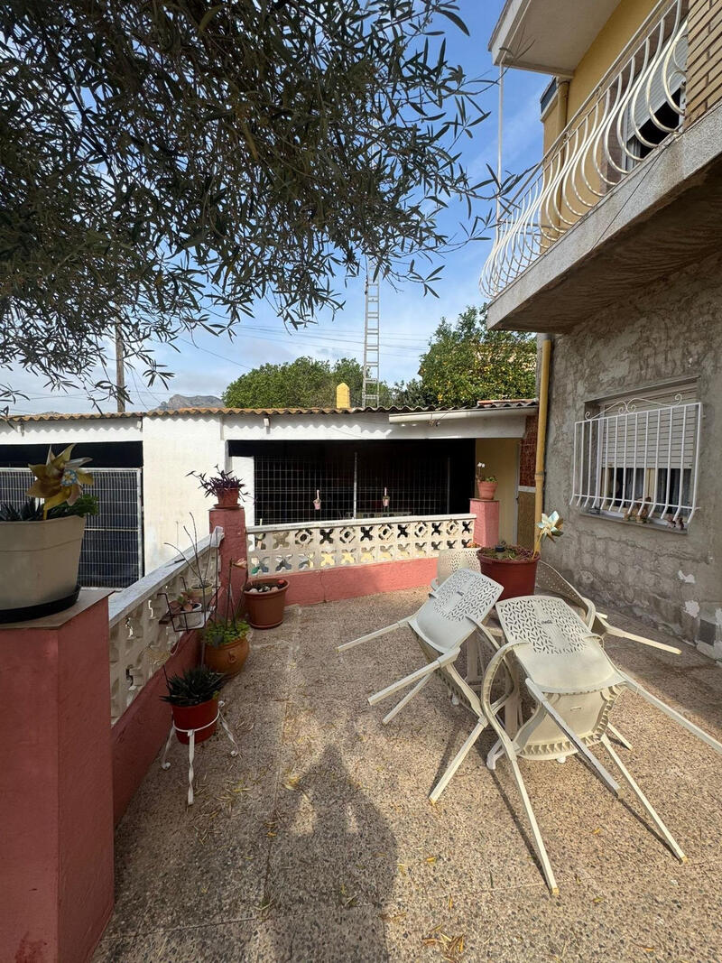 8 bedroom Townhouse for sale