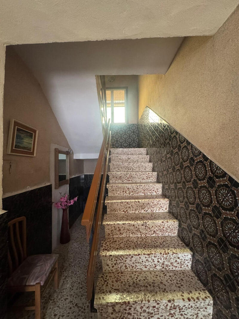 8 bedroom Townhouse for sale