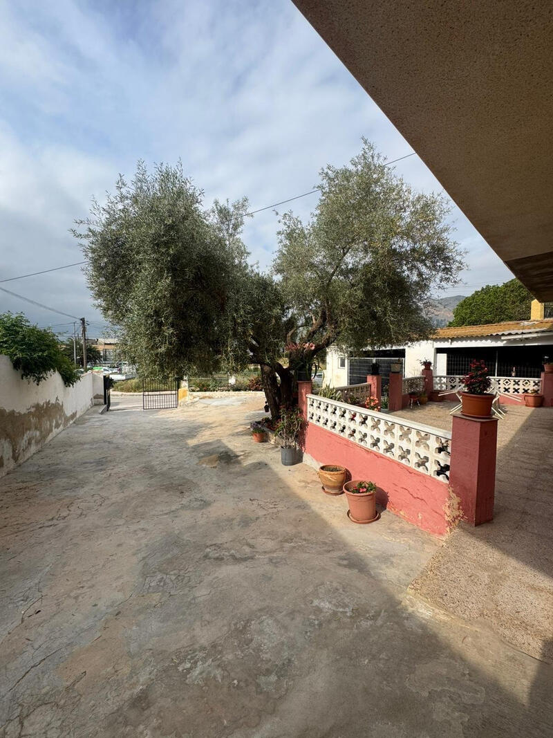 8 bedroom Townhouse for sale