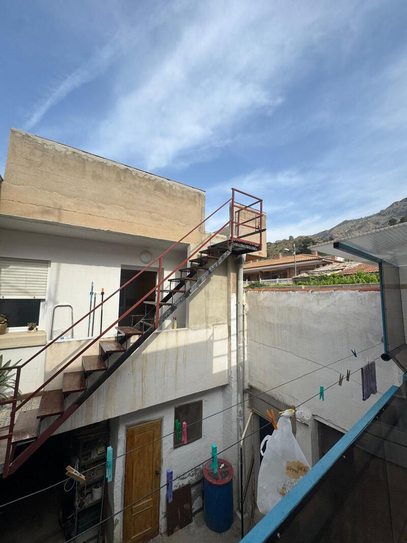 8 bedroom Townhouse for sale