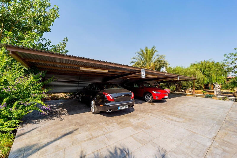 5 bedroom Country House for sale
