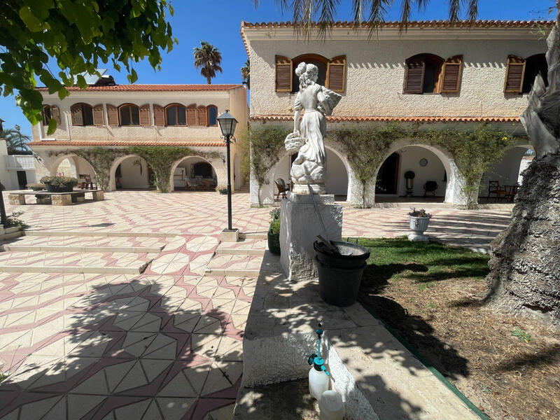13 Cuarto Casa de Campo en venta