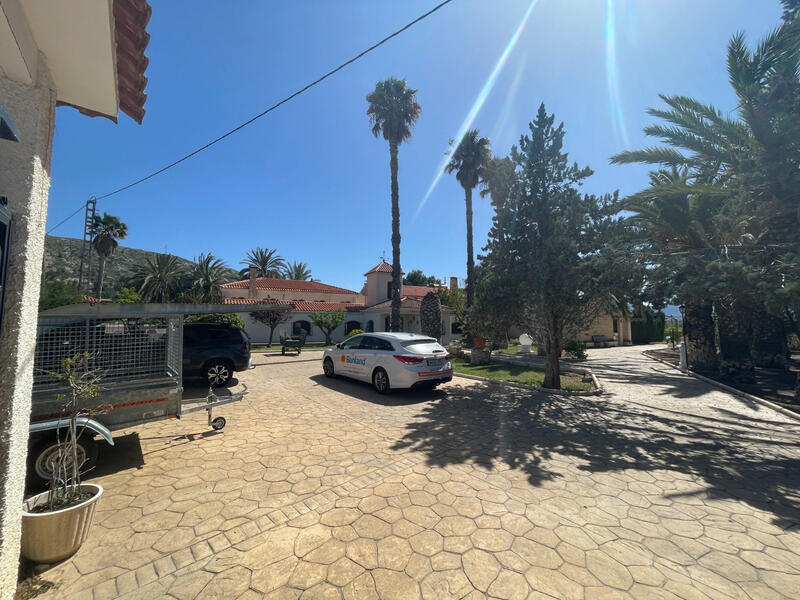 13 Cuarto Casa de Campo en venta