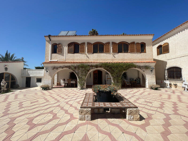 13 Cuarto Casa de Campo en venta