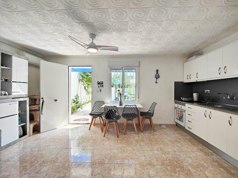 2 bedroom Townhouse for sale
