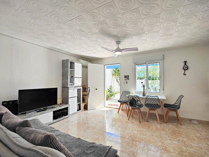 2 bedroom Townhouse for sale