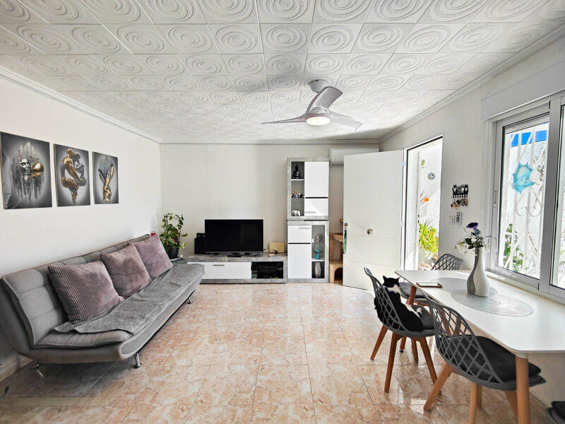 2 bedroom Townhouse for sale