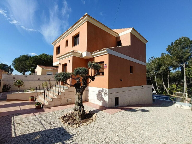 5 bedroom Villa for sale
