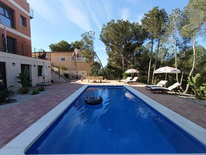 5 bedroom Villa for sale