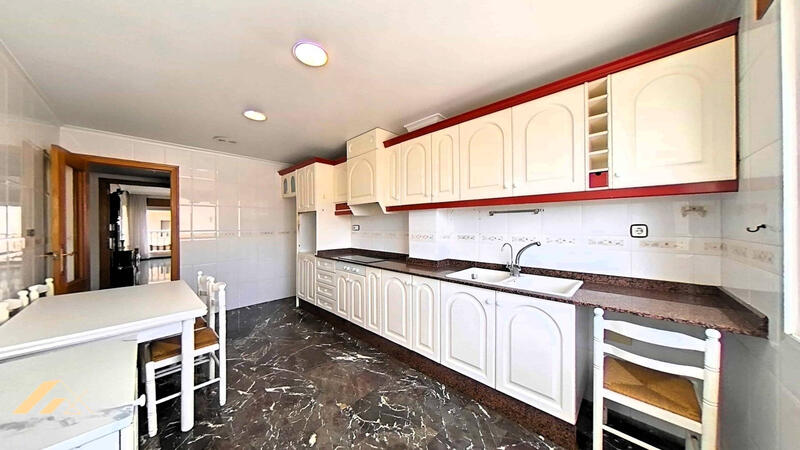 4 bedroom Apartment for sale
