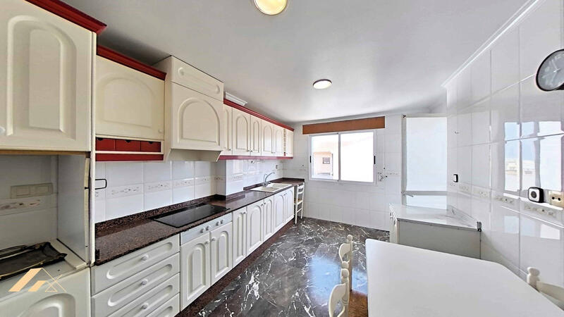 4 bedroom Apartment for sale