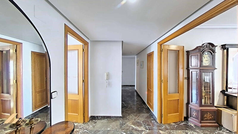 4 bedroom Apartment for sale