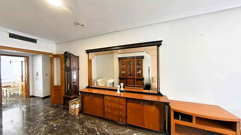 4 bedroom Apartment for sale