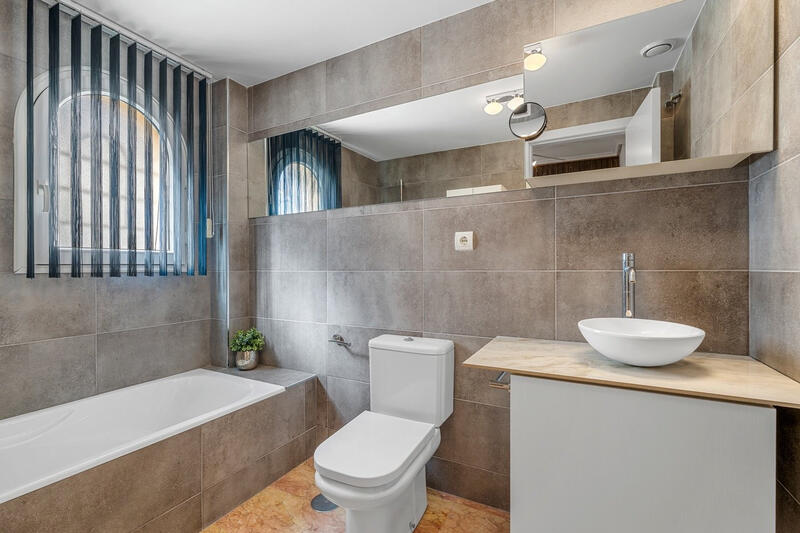 3 bedroom Apartment for sale