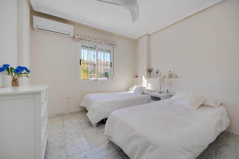 4 bedroom Townhouse for sale