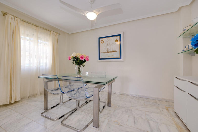 4 bedroom Townhouse for sale