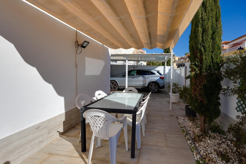 4 bedroom Townhouse for sale
