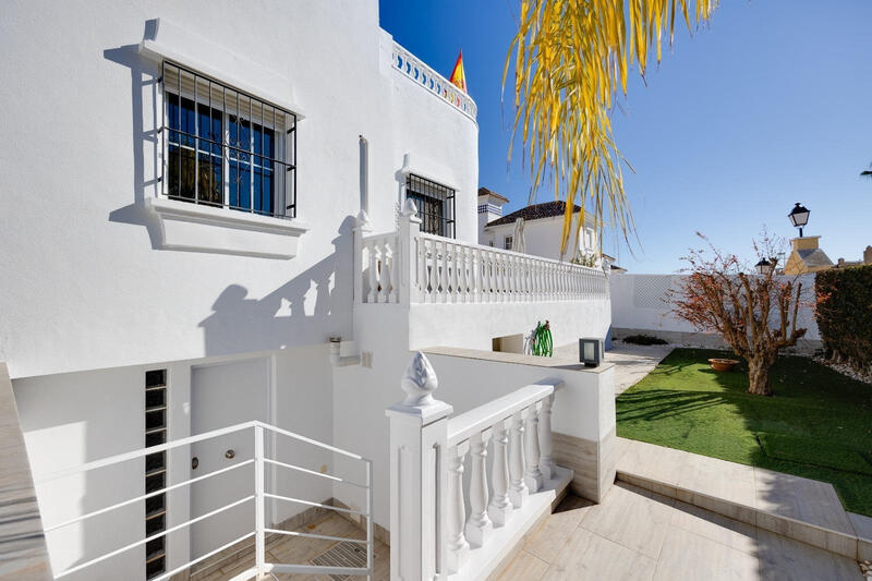 4 bedroom Townhouse for sale