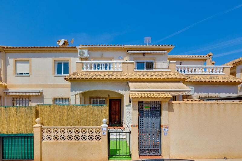 вилла продается в Torrevieja, Alicante
