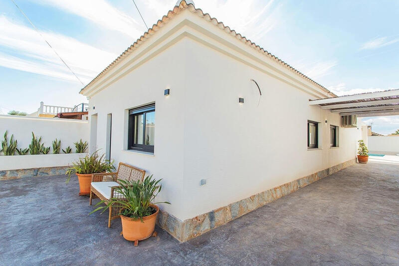 2 bedroom Townhouse for sale 2 bedroom Townhouse for sale