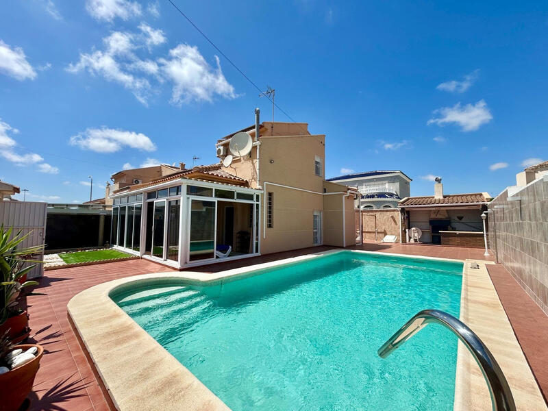 Villa till salu i Torrevieja, Alicante