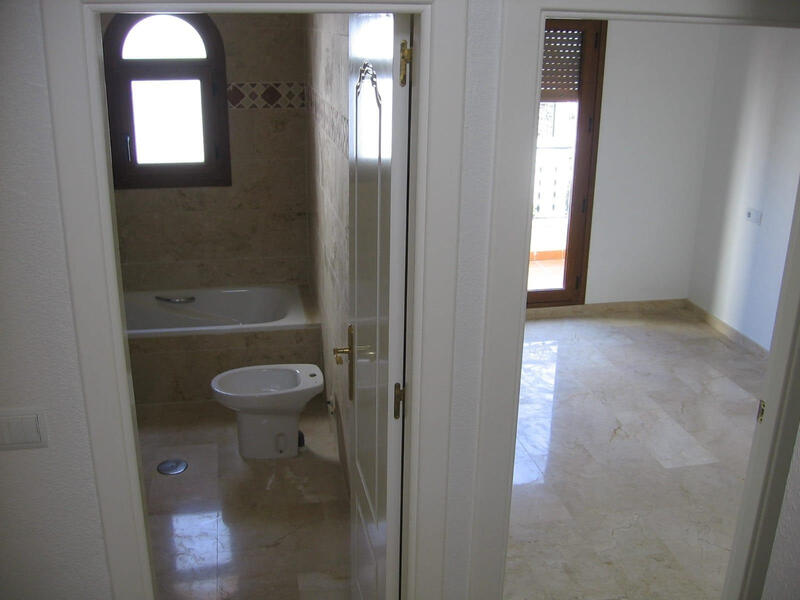 2 slaapkamer Gezinswoning Te koop