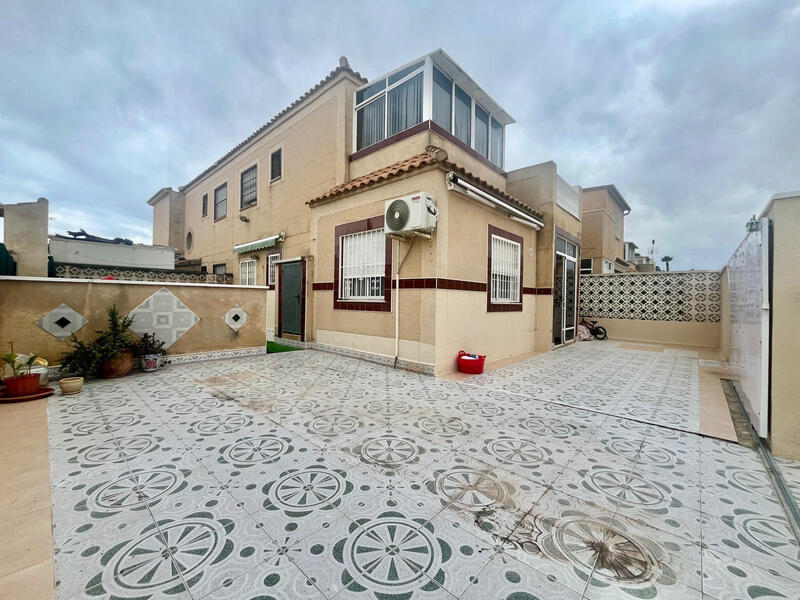 вилла продается в Torrevieja, Alicante