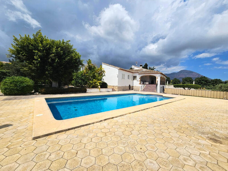 6 bedroom Villa for sale
