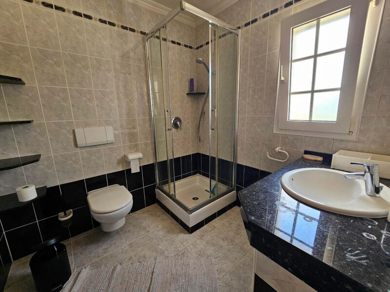 6 bedroom Villa for sale