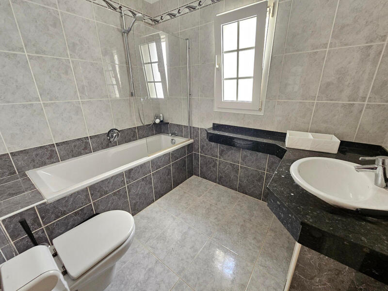 6 bedroom Villa for sale