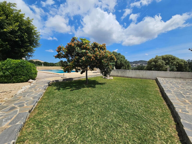 6 bedroom Villa for sale