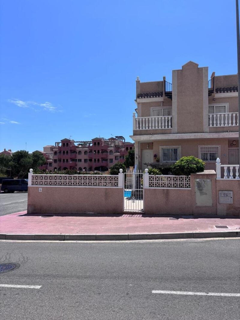 Adosado en venta en Villamartin, Alicante