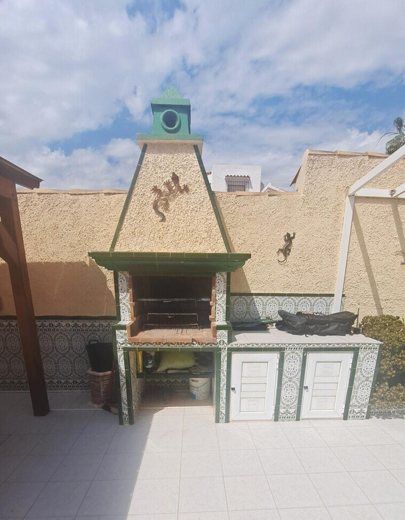 3 спальная комната вилла продается в Villamartin, Alicante