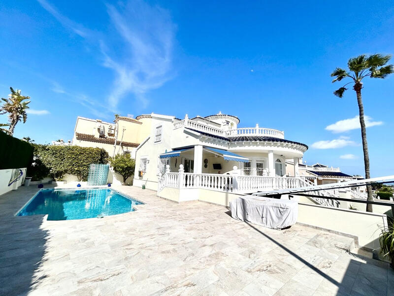 4 Schlafzimmer Villa zu verkaufen in Pinar de Campoverde, Alicante