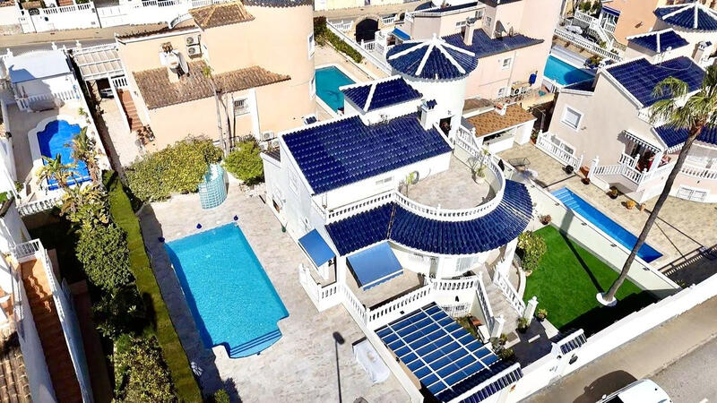 4 Schlafzimmer Villa zu verkaufen in Pinar de Campoverde, Alicante