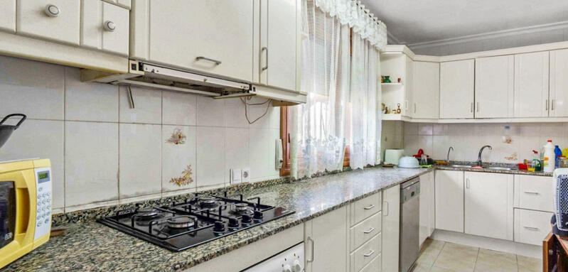 8 bedroom Villa for sale