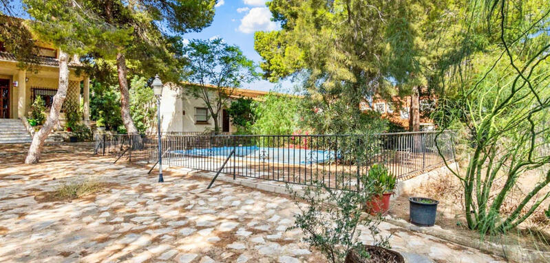8 bedroom Villa for sale