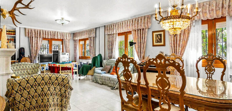 8 bedroom Villa for sale