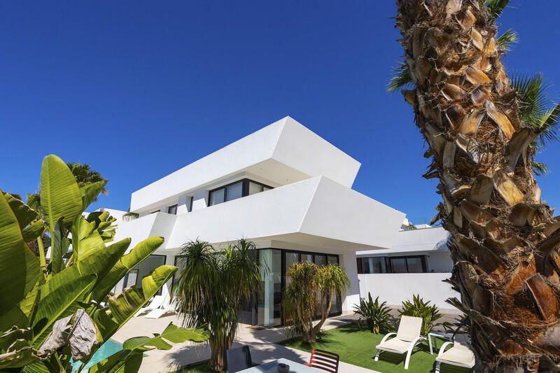 4 Cuarto Villa en venta