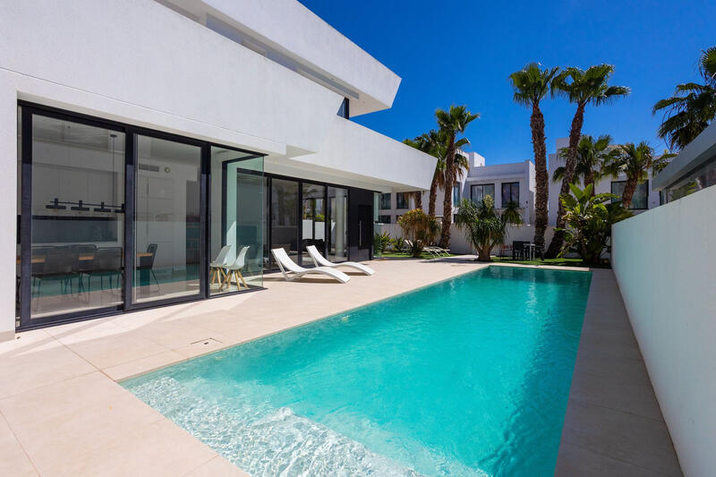 4 Cuarto Villa en venta
