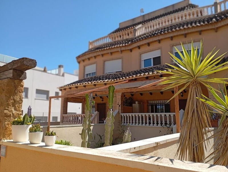 Radhus till salu i Guardamar del Segura, Alicante