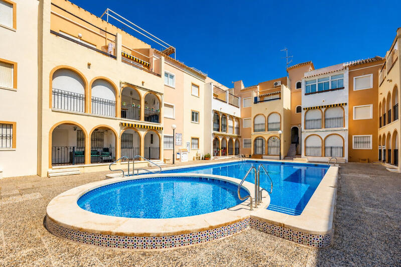 вилла продается в Torrevieja, Alicante