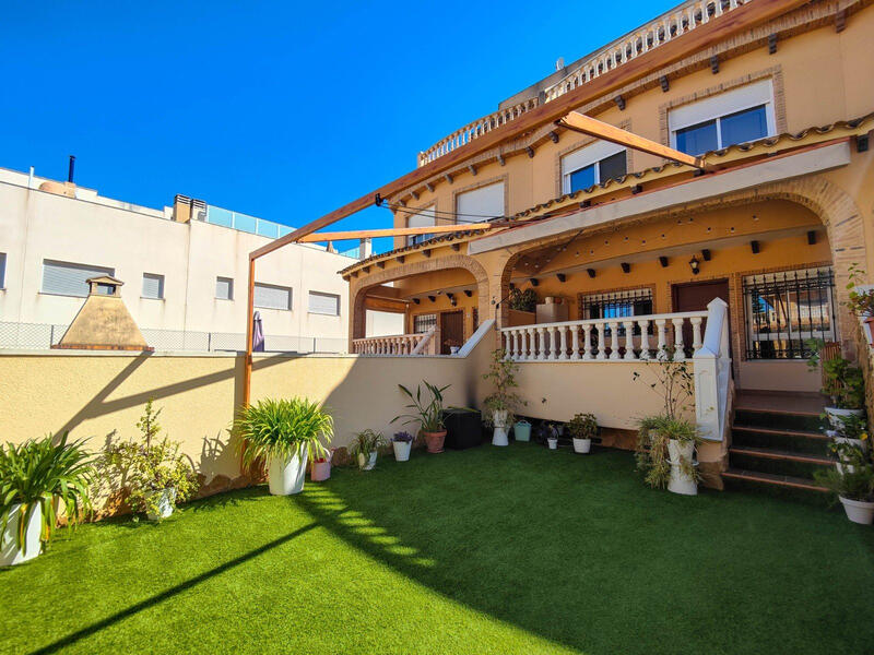 3 bedroom Townhouse for sale