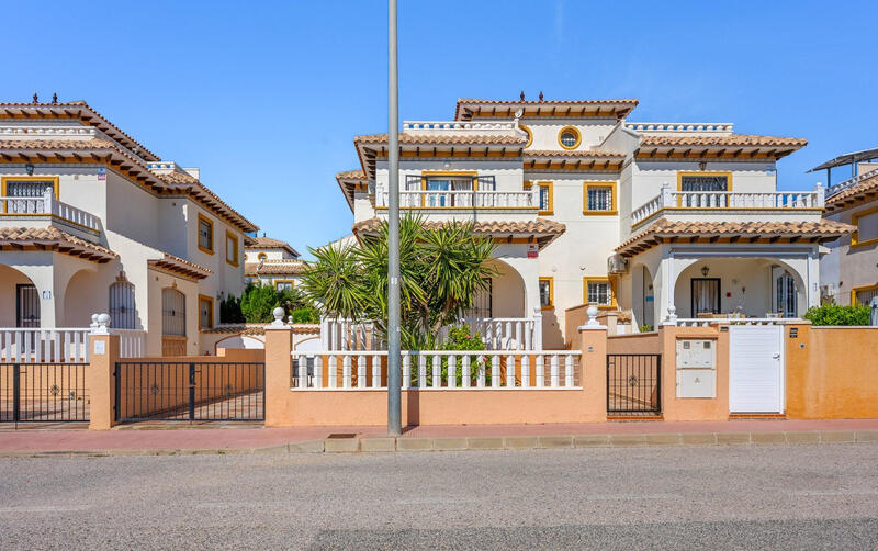 дуплекс продается в Cabo Roig, Alicante