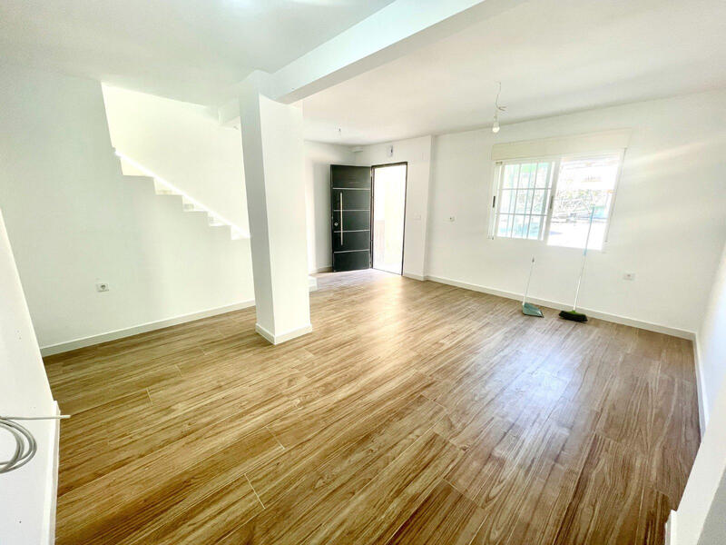 3 bedroom Townhouse for sale