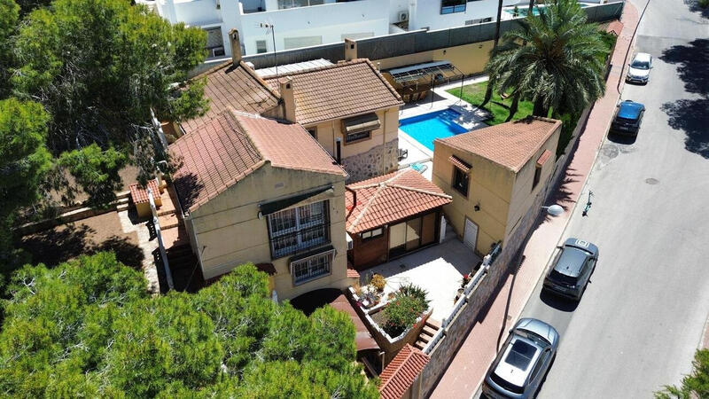 Villa til salgs i Los Balcones, Alicante