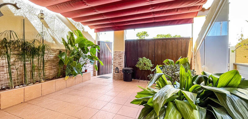 3 slaapkamer Gezinswoning Te koop 3 slaapkamer Gezinswoning Te koop