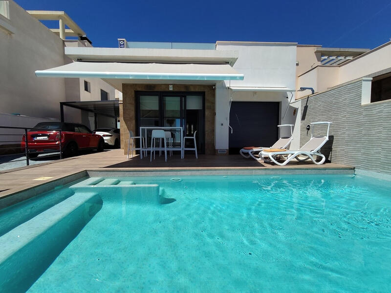 Villa for sale in San Miguel de Salinas, Alicante